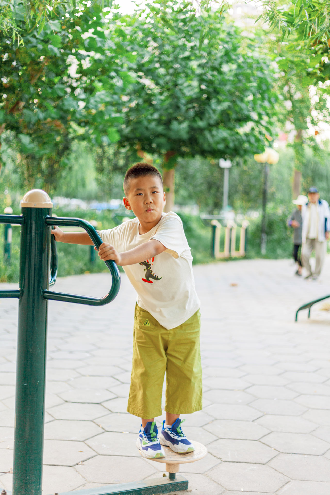 带孩子 附近休闲活动场地拍照