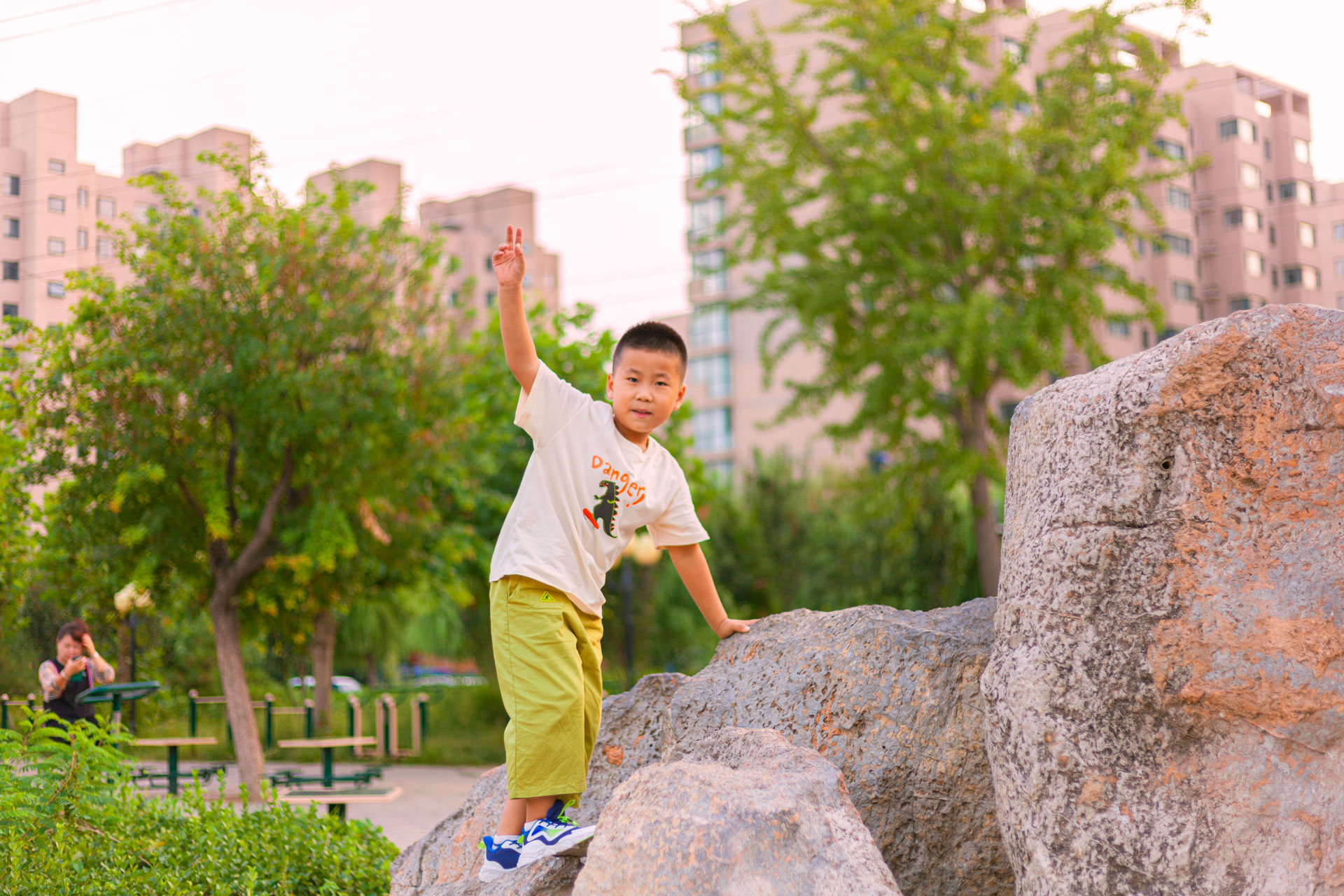 下午放学后 父子俩带上相机去附近公园拍照玩乐